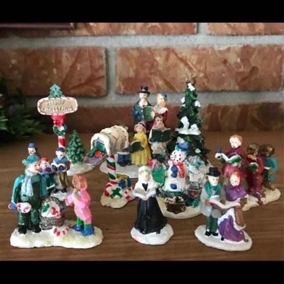 Department 56 Holiday Village Miniature Christmas Figurine Set - Picture 1 of 9